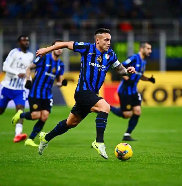 包含国际米兰后卫因伤将缺席下一场比赛的词条