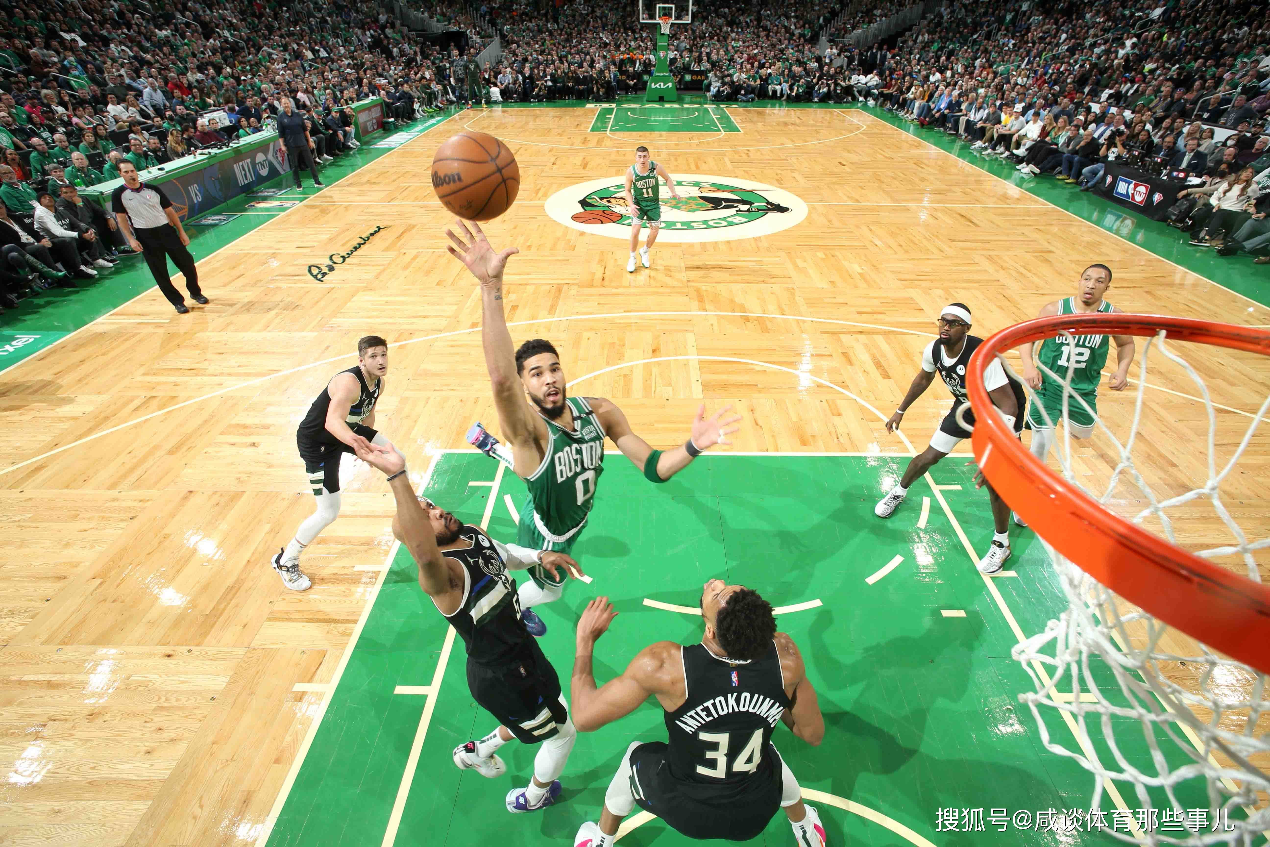 包含字母哥惊艳全场，掀起高潮助攻爆棚，狂砍50分逆转取胜！的词条